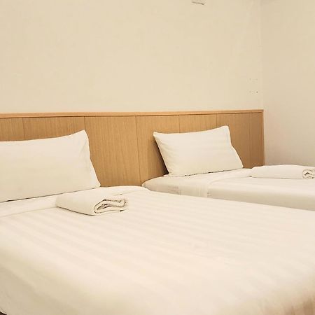 Morn-Ing Hostel Bangkok Exterior photo